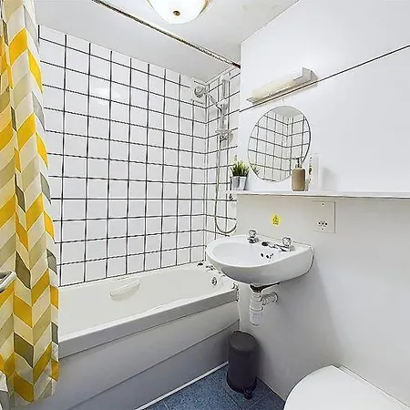 The Coach House אורחן *